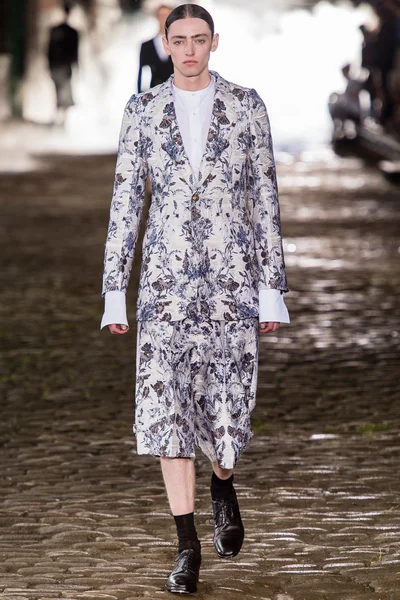 Look 24